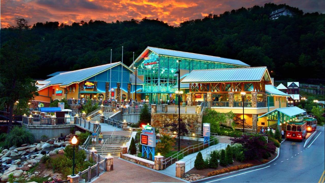 Mountain Time Villa Gatlinburg Exterior photo